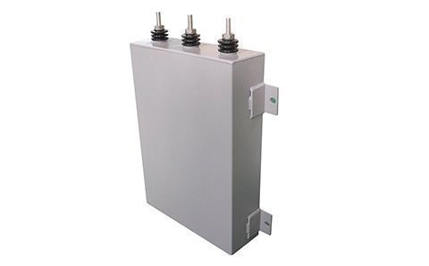 電容器的電容量一般是多少？可能與什么有關？