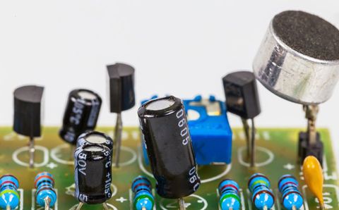 無功補償電容器漏油，可以繼續(xù)使用嗎？